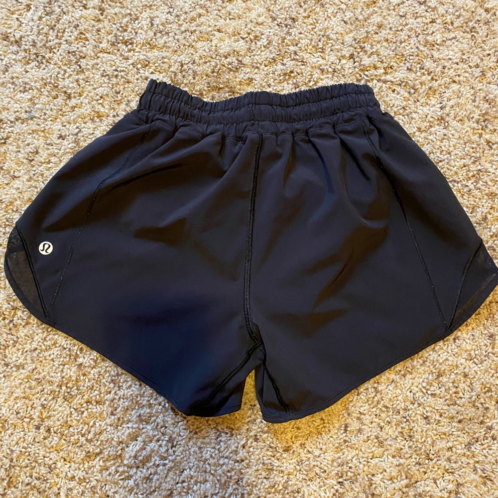 Lululemon Hotty hot short 4” size 2 great condition